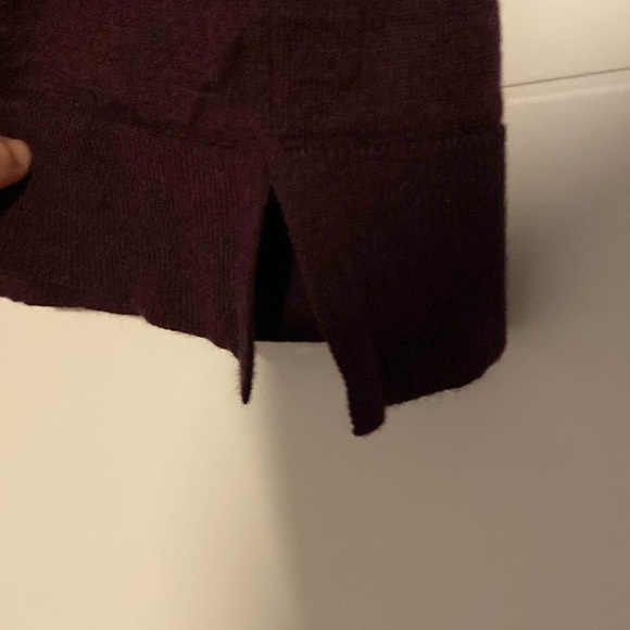 Banana Republic V neck Merino Wool Sweater. Wine colored. Size Small - Picture 5 of 8